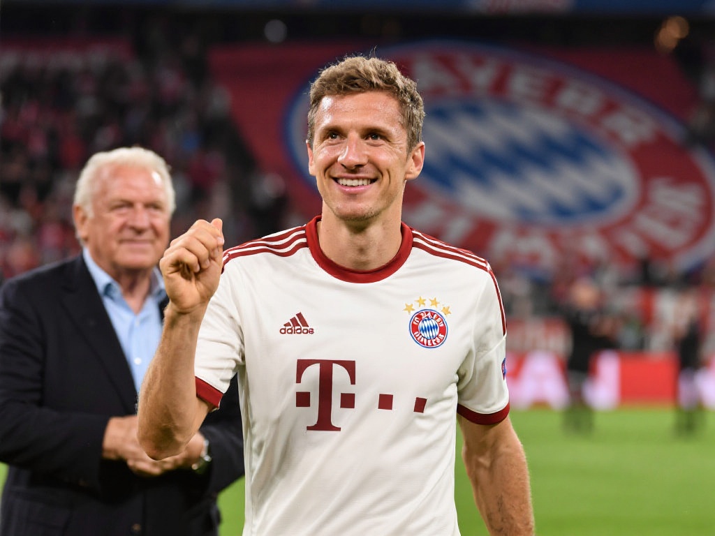 拜仁总监谈穆勒未来:赫内斯公开发声引关注 综上所述,托马斯·穆勒的未来选择牵动的不